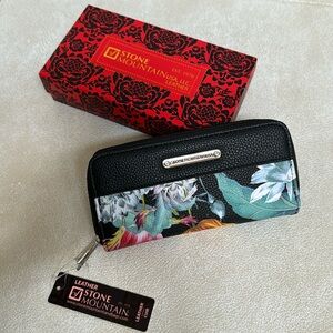Stone Mountain 100% leather wallet